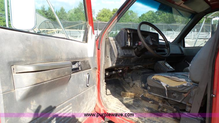 image for item K4060 2000 Chevrolet C6500 dump truck