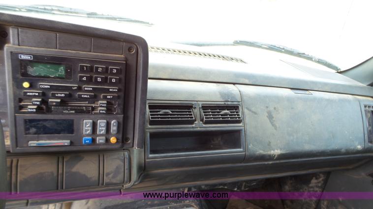 image for item K4060 2000 Chevrolet C6500 dump truck