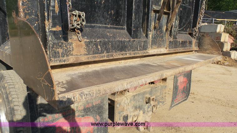 image for item K4060 2000 Chevrolet C6500 dump truck