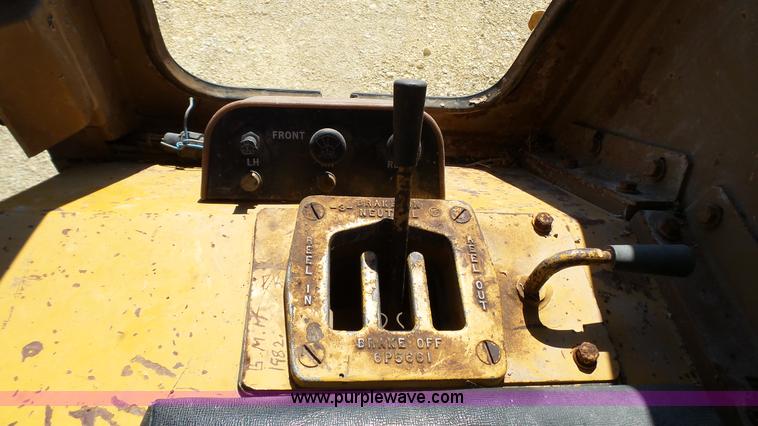 image for item K4103 1981 Caterpillar D5B dozer