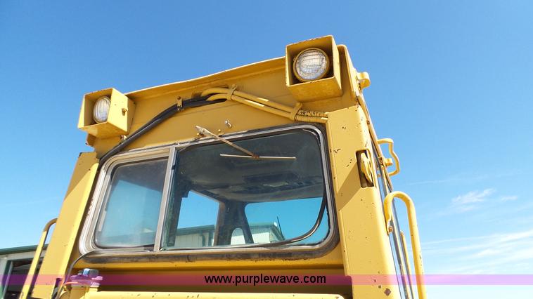 image for item K4103 1981 Caterpillar D5B dozer