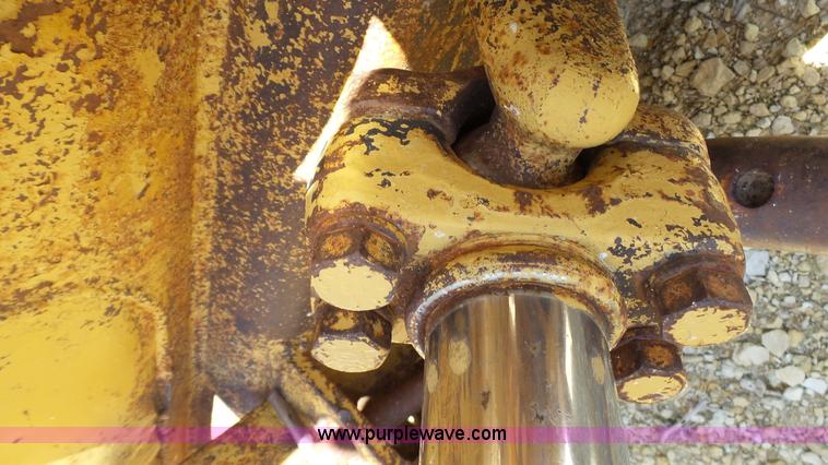 image for item K4103 1981 Caterpillar D5B dozer