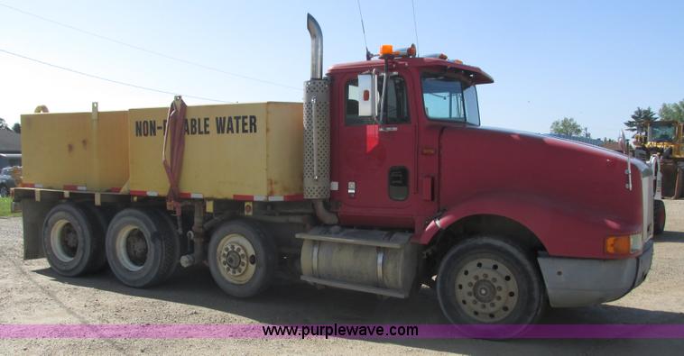 image for item K4705 1993 International 9400 tank truck