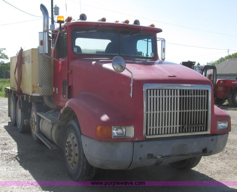 image for item K4705 1993 International 9400 tank truck
