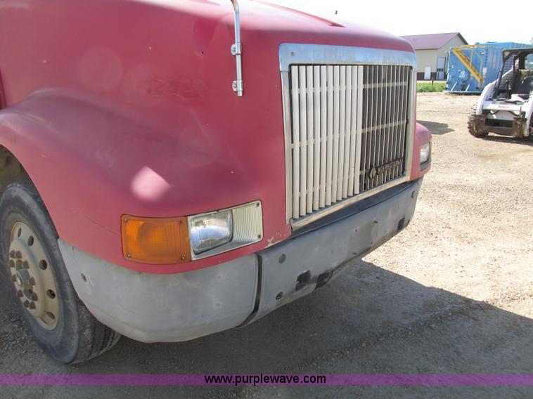 image for item K4705 1993 International 9400 tank truck