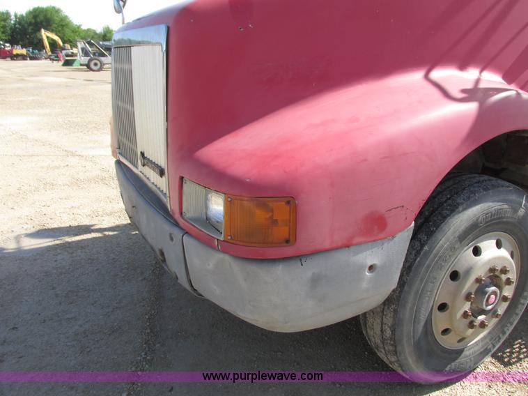 image for item K4705 1993 International 9400 tank truck