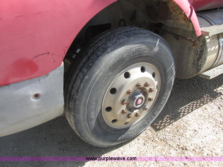 image for item K4705 1993 International 9400 tank truck