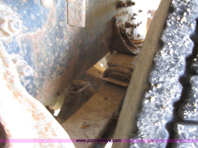 image for item K4705 1993 International 9400 tank truck