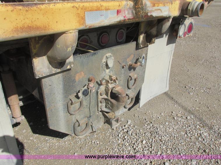 image for item K4705 1993 International 9400 tank truck