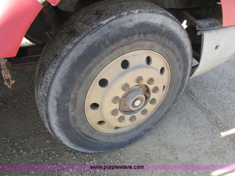 image for item K4705 1993 International 9400 tank truck