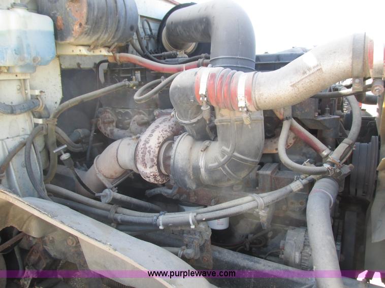 image for item K4705 1993 International 9400 tank truck