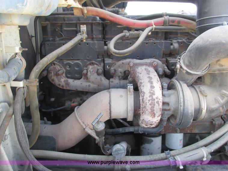 image for item K4705 1993 International 9400 tank truck