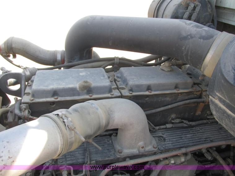 image for item K4705 1993 International 9400 tank truck