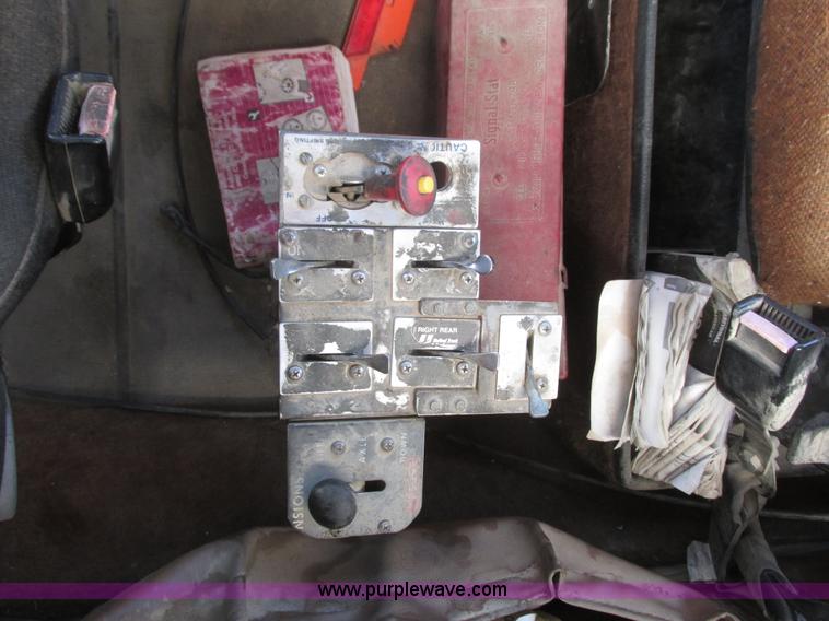 image for item K4705 1993 International 9400 tank truck