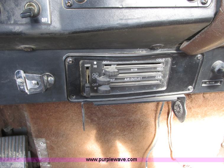 image for item K4705 1993 International 9400 tank truck