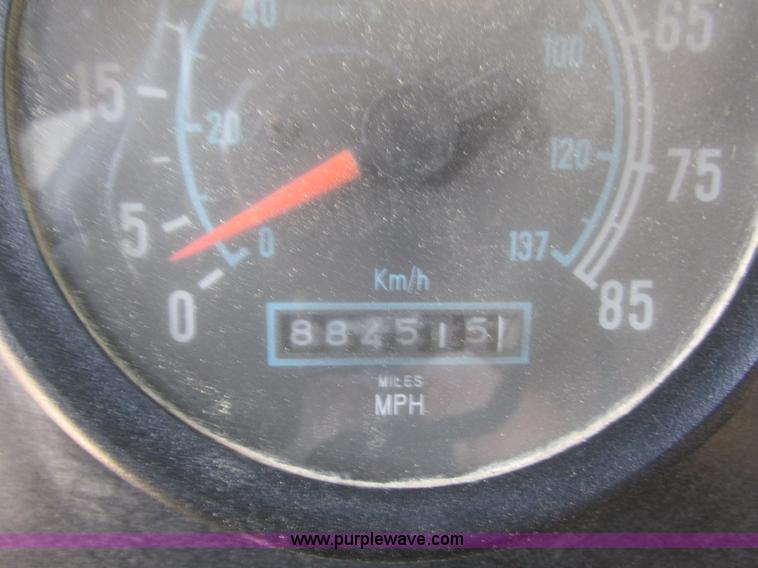 image for item K4705 1993 International 9400 tank truck