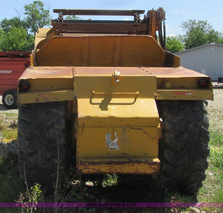 image for item K4715 1984 John Deere 762 elevating scraper