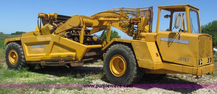 image for item K4715 1984 John Deere 762 elevating scraper