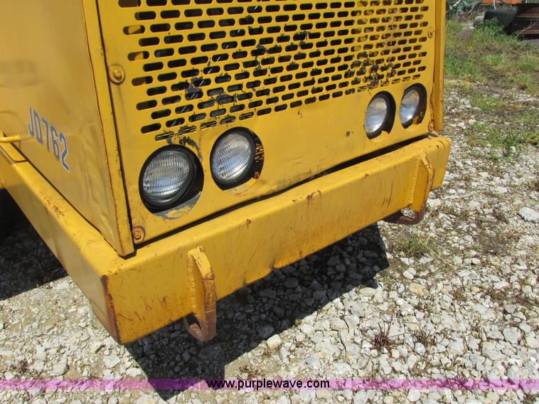 image for item K4715 1984 John Deere 762 elevating scraper