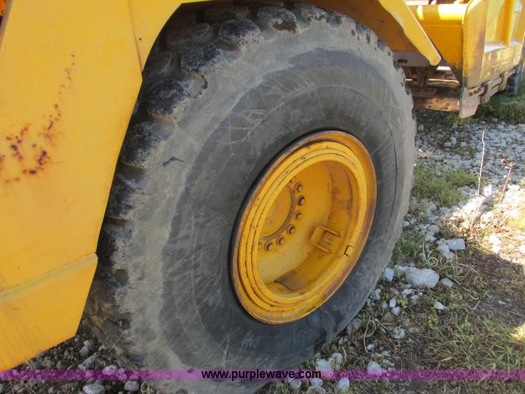 image for item K4715 1984 John Deere 762 elevating scraper