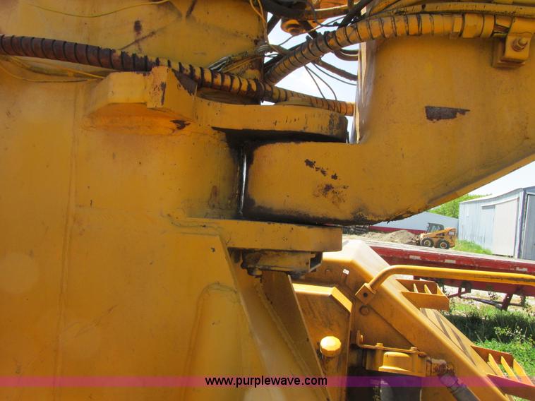 image for item K4715 1984 John Deere 762 elevating scraper