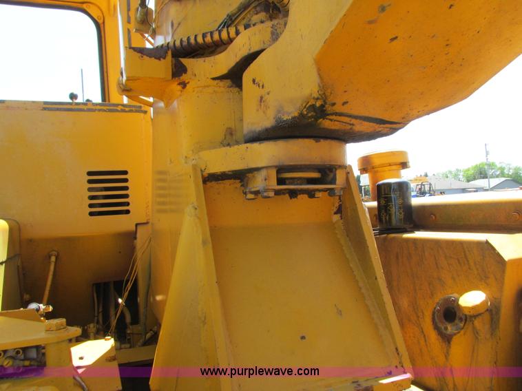 image for item K4715 1984 John Deere 762 elevating scraper