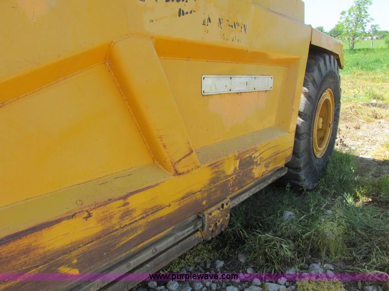 image for item K4715 1984 John Deere 762 elevating scraper