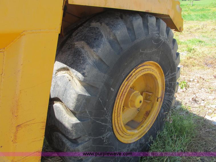 image for item K4715 1984 John Deere 762 elevating scraper