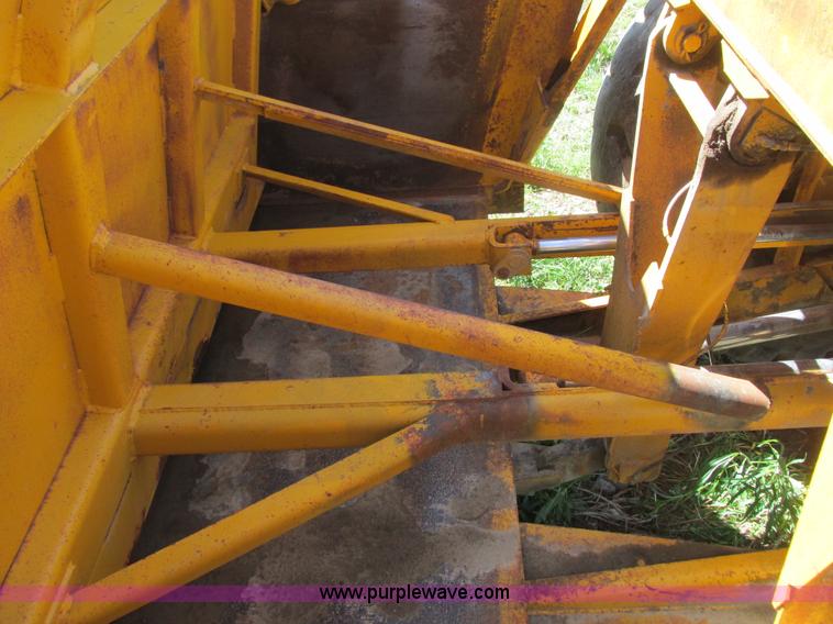 image for item K4715 1984 John Deere 762 elevating scraper