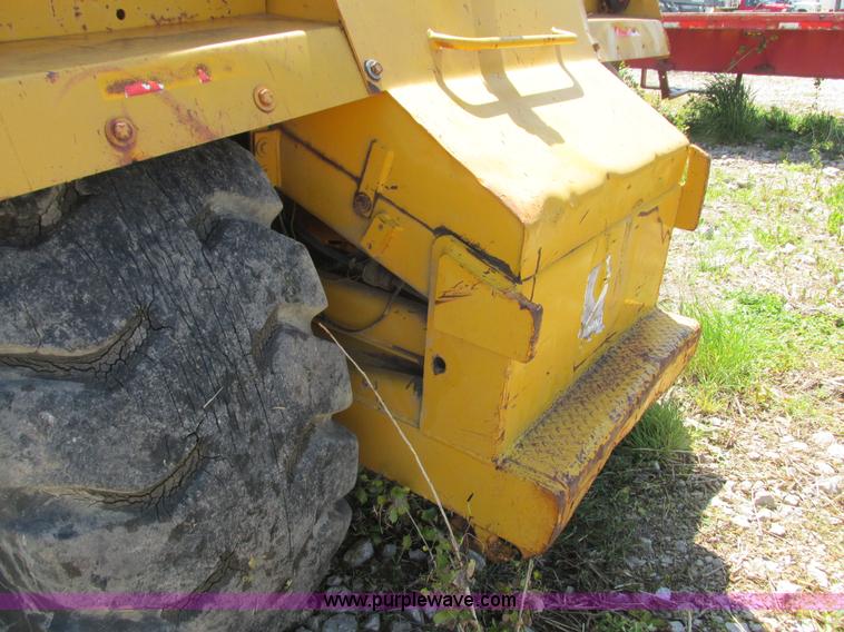 image for item K4715 1984 John Deere 762 elevating scraper