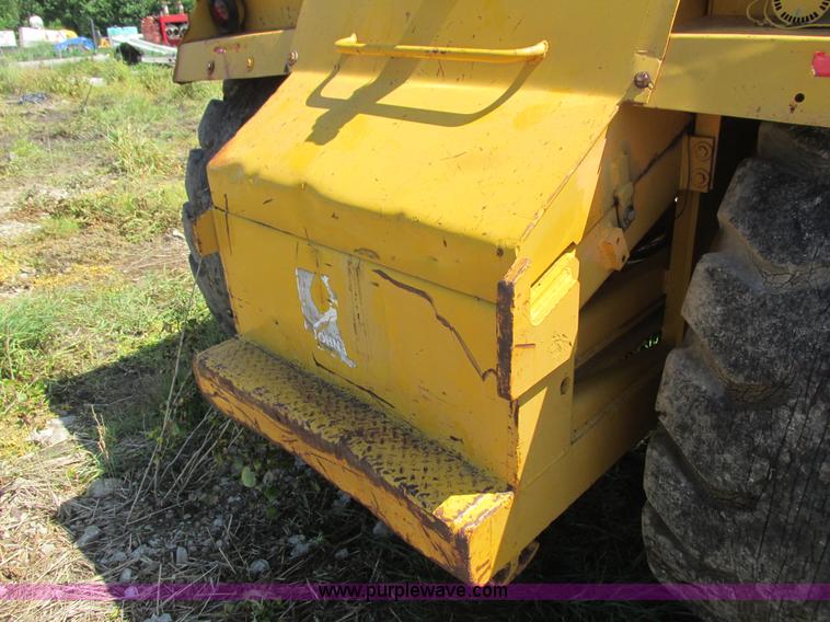 image for item K4715 1984 John Deere 762 elevating scraper