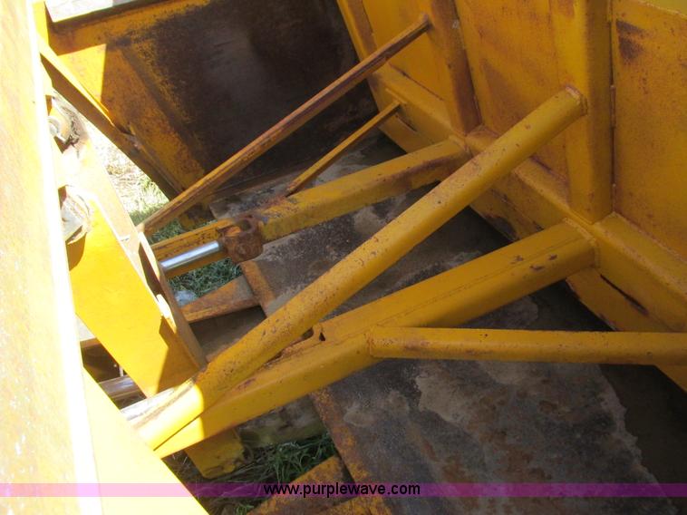 image for item K4715 1984 John Deere 762 elevating scraper