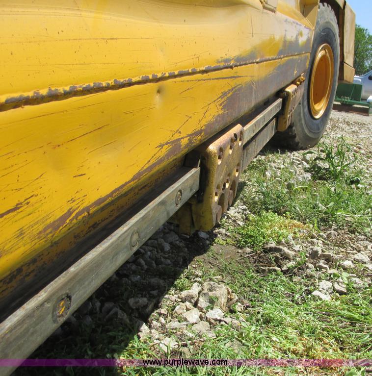 image for item K4715 1984 John Deere 762 elevating scraper