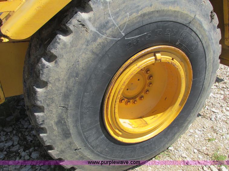 image for item K4715 1984 John Deere 762 elevating scraper