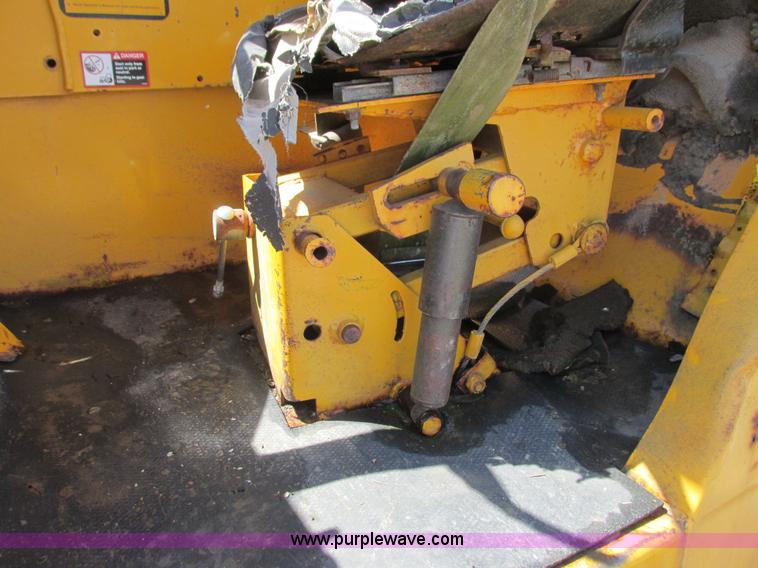 image for item K4715 1984 John Deere 762 elevating scraper