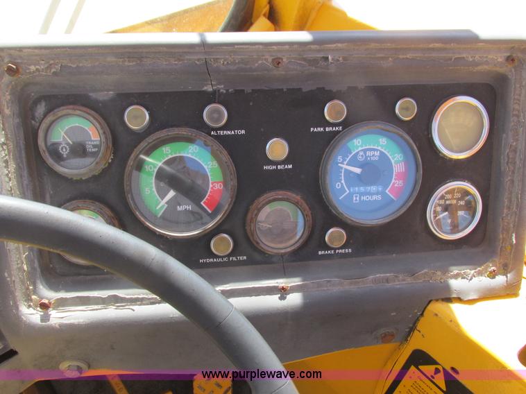 image for item K4715 1984 John Deere 762 elevating scraper