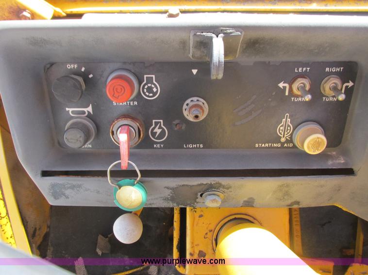 image for item K4715 1984 John Deere 762 elevating scraper