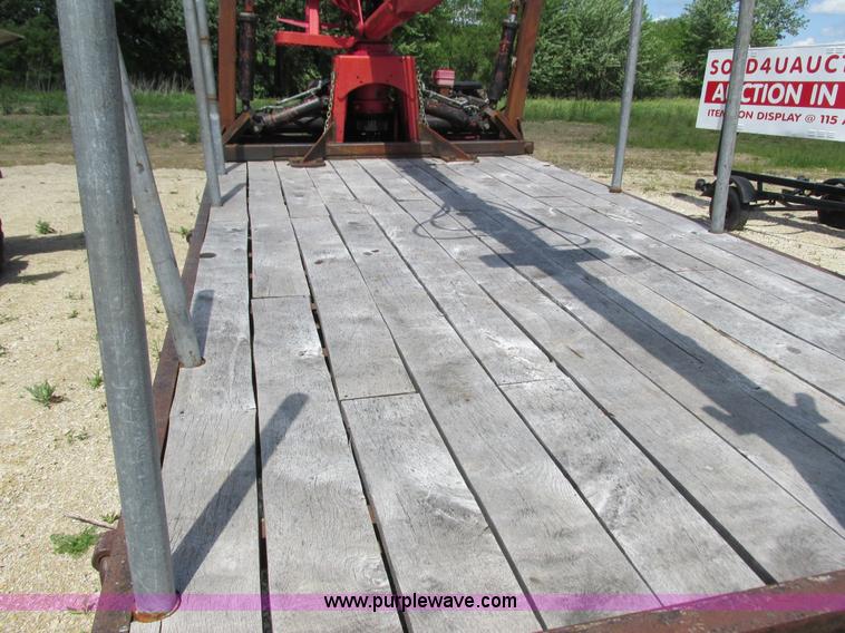 image for item K4736 2000 Contrail C20 log loader trailer