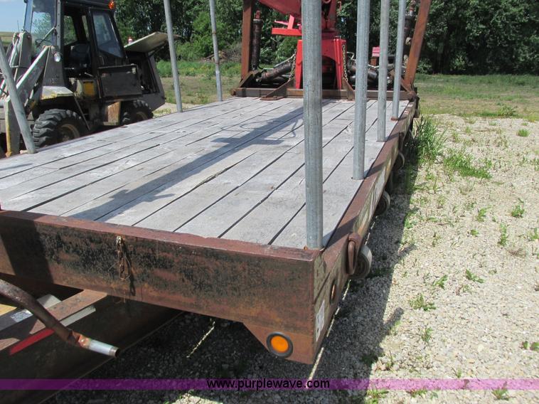 image for item K4736 2000 Contrail C20 log loader trailer