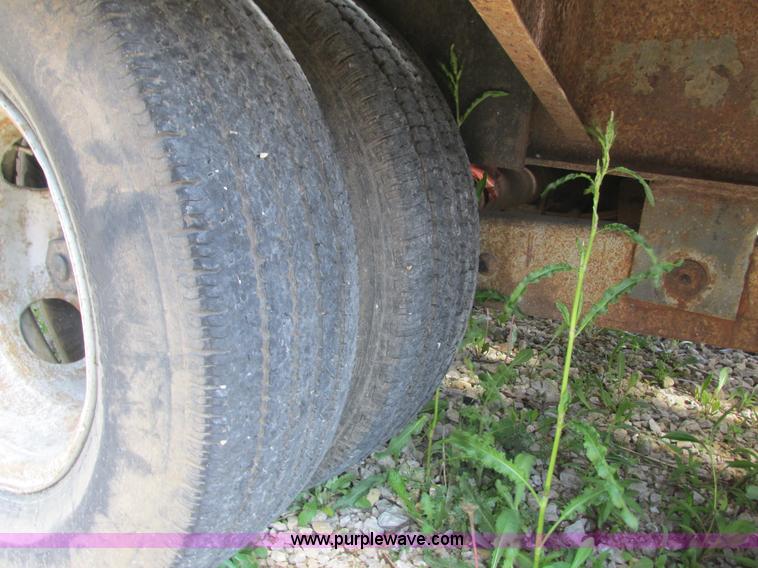 image for item K4736 2000 Contrail C20 log loader trailer