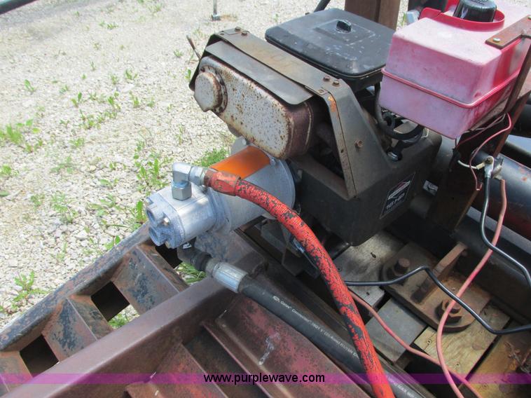 image for item K4736 2000 Contrail C20 log loader trailer