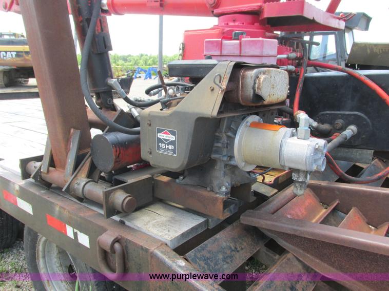 image for item K4736 2000 Contrail C20 log loader trailer