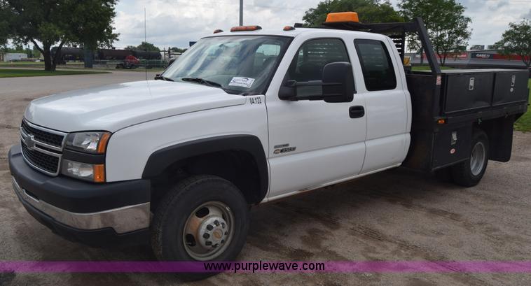 image for item K7330 2007 Chevrolet Silverado 3500HD Crew Cab flatbed truck