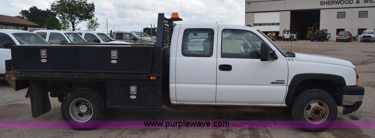 image for item K7330 2007 Chevrolet Silverado 3500HD Crew Cab flatbed truck