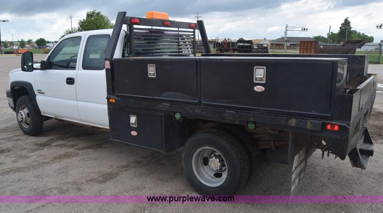 image for item K7330 2007 Chevrolet Silverado 3500HD Crew Cab flatbed truck