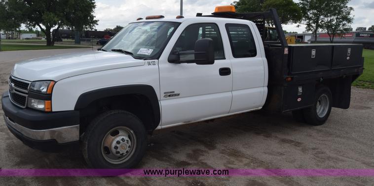 image for item K7330 2007 Chevrolet Silverado 3500HD Crew Cab flatbed truck