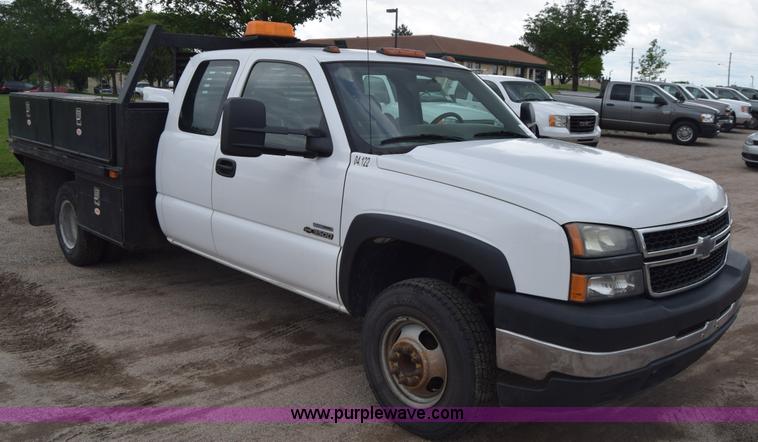 image for item K7330 2007 Chevrolet Silverado 3500HD Crew Cab flatbed truck
