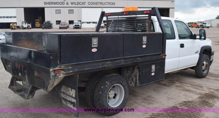 image for item K7330 2007 Chevrolet Silverado 3500HD Crew Cab flatbed truck