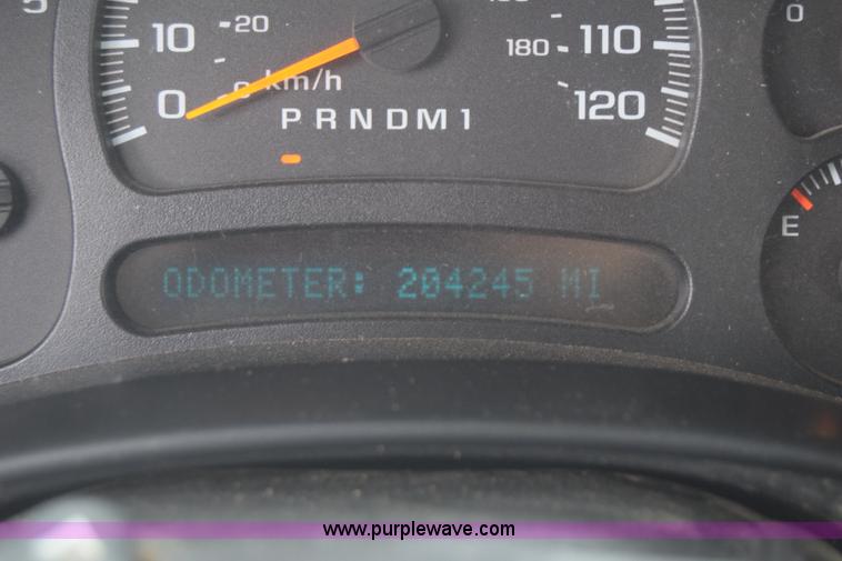 image for item K7330 2007 Chevrolet Silverado 3500HD Crew Cab flatbed truck