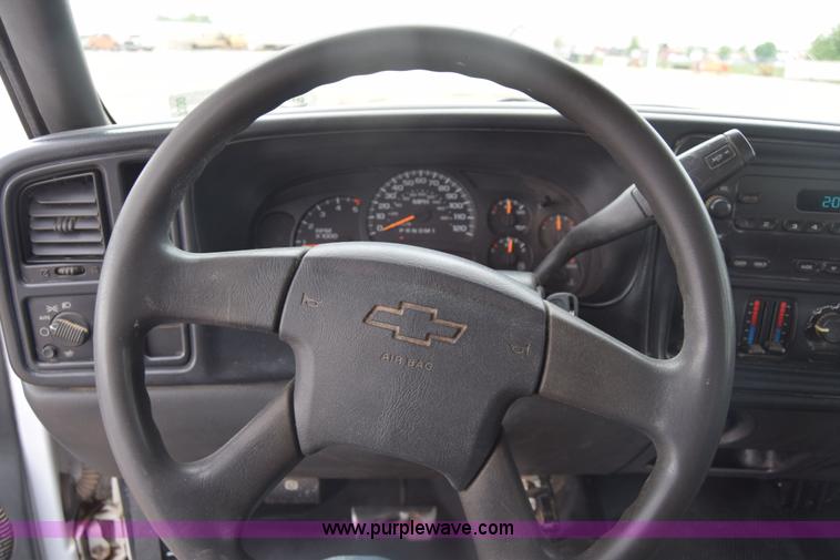 image for item K7330 2007 Chevrolet Silverado 3500HD Crew Cab flatbed truck